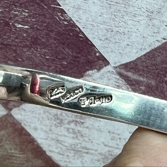 Vintage Silver Hinged Onyx Bangle - Picture 5 of 6